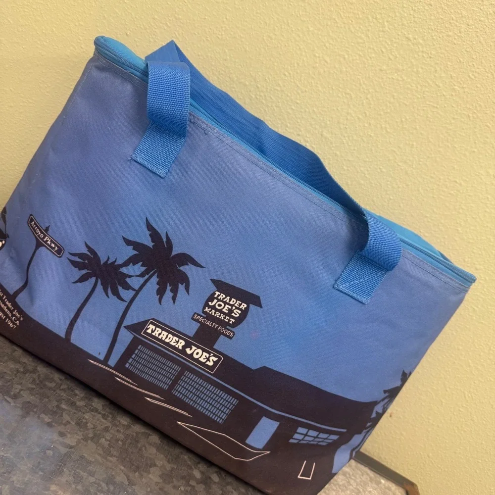 Trader‎ Joe's Insulated Tote Bag Unisex Large Blue Excellent Pasadena California